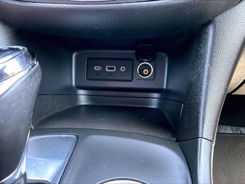 Used 2019 Chevrolet Equinox LT FWD image 23