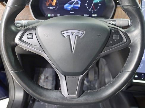 Used 2018 Tesla Model X 75D image 16