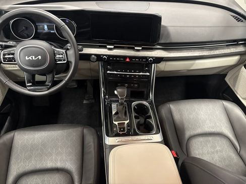 Certified 2024 Kia Carnival EX FWD image 6