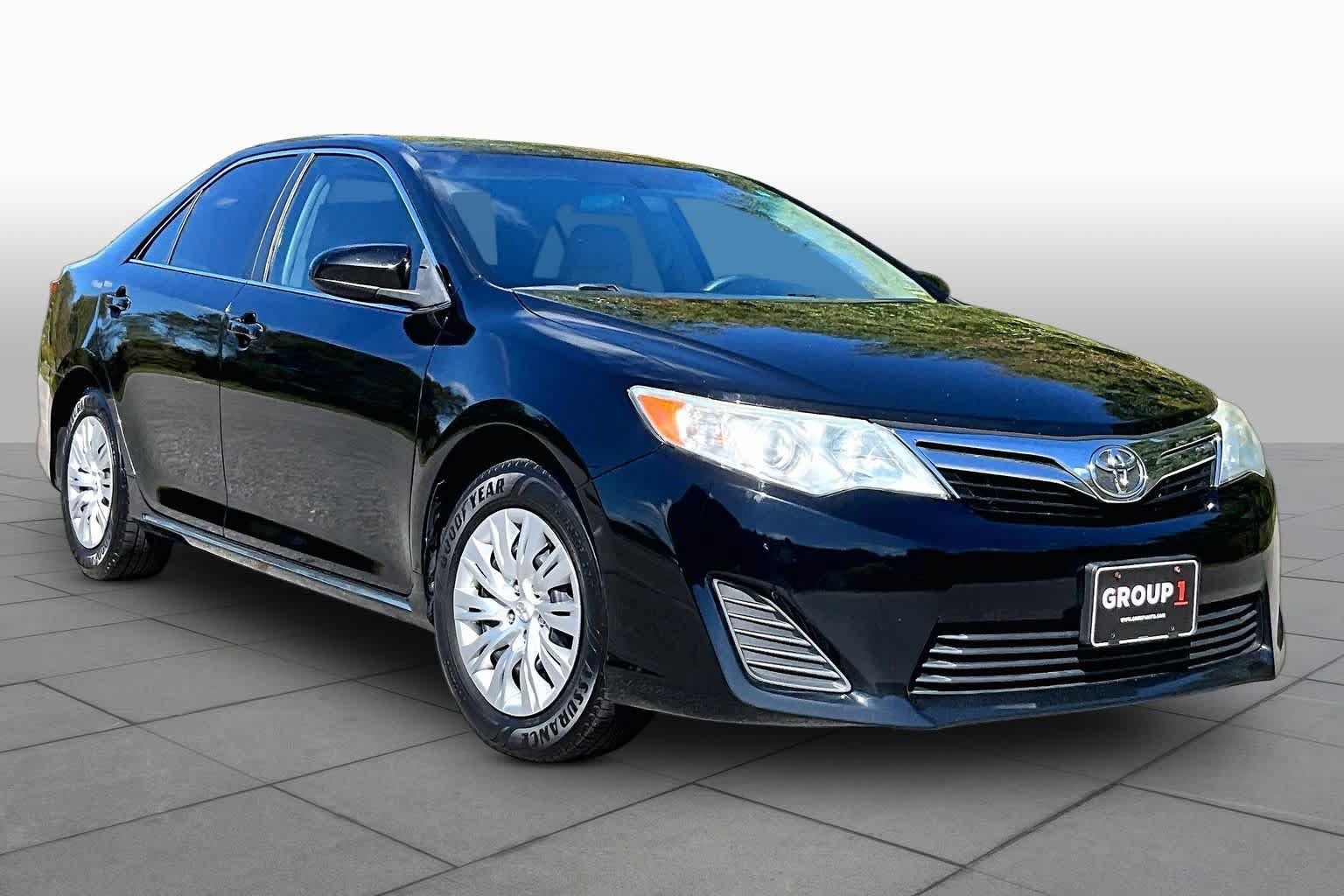Used 2014 Toyota Camry LE FWD image 3