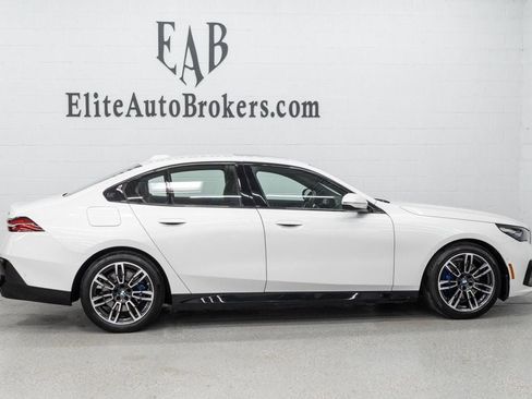 Used 2026 BMW 530i xDrive image 5