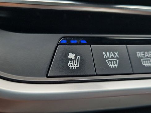 Used 2022 BMW X7 xDrive40i w/ Executive Package image 27