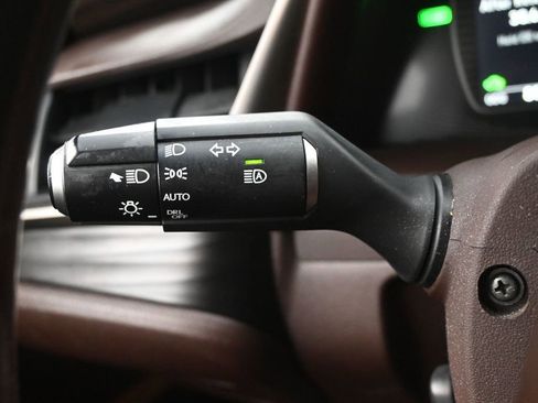 Used 2019 Lexus ES 300h w/ Premium Package FWD image 16