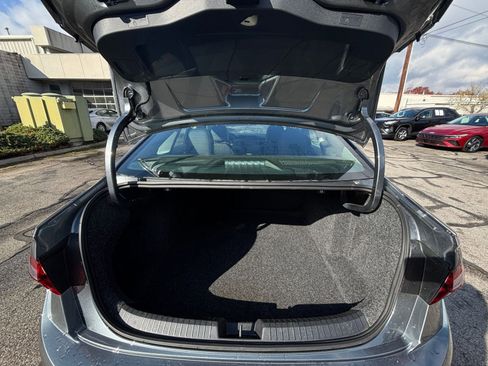 Used 2025 Volkswagen Jetta SE image 31