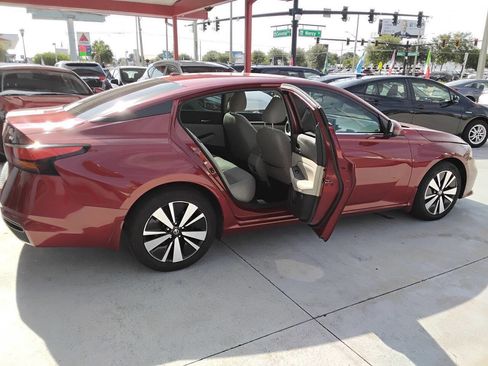 Used 2022 Nissan Altima 2.5 SV image 4