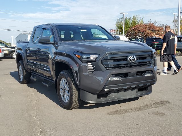 Used 2024 Toyota Tacoma SR5 AWD/4WD image 33