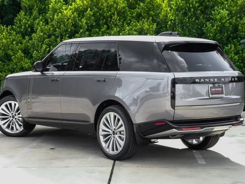 New 2026 Land Rover Range Rover Long Wheelbase SE AWD/4WD image 10
