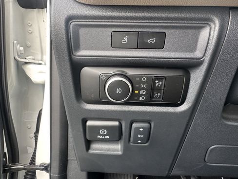 Used 2024 Ford Expedition Limited image 23