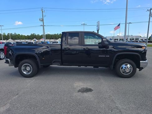 Used 2024 Chevrolet Silverado 3500 LT w/ Convenience Package AWD/4WD image 2