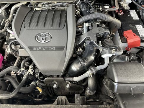 Used 2025 Toyota Highlander LE FWD image 27