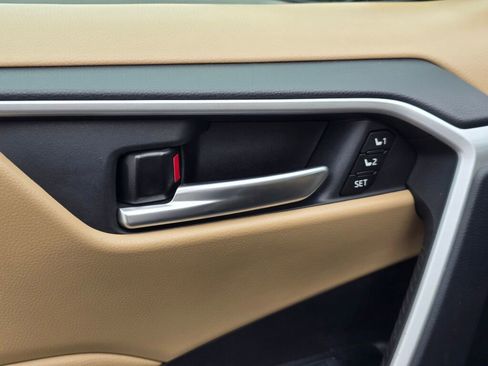 Certified 2025 Toyota RAV4 XLE Premium image 17
