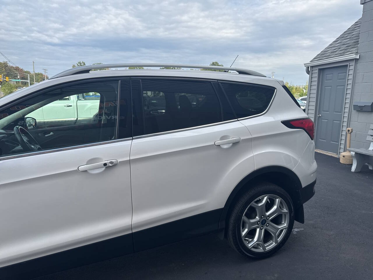 Used 2019 Ford Escape Titanium AWD/4WD image 5