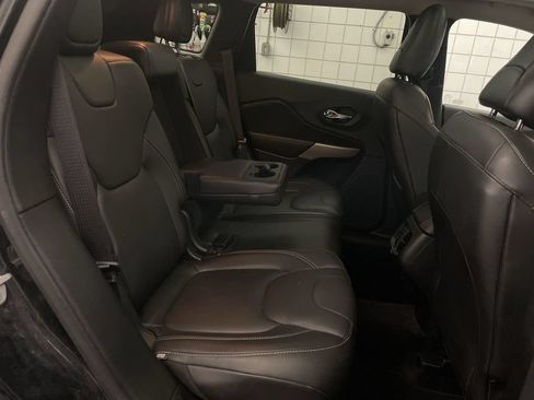 Used 2018 Jeep Cherokee Limited AWD/4WD image 20