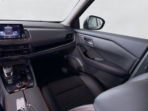 Used 2026 Nissan Rogue SV image 22