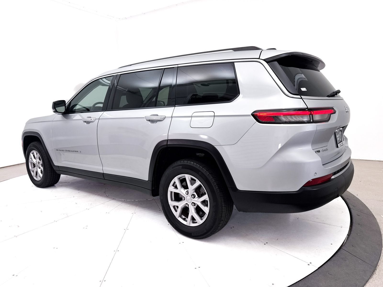 Used 2022 Jeep Grand Cherokee L Limited AWD/4WD image 18