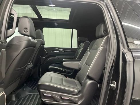 Used 2022 Cadillac Escalade ESV Sport AWD/4WD image 20