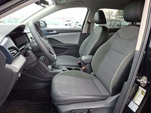 Certified 2022 Volkswagen Taos SE w/ IQ.Drive SE Package image 18