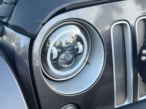 Used 2016 Jeep Wrangler Sahara w/ Connectivity Group AWD/4WD image 12