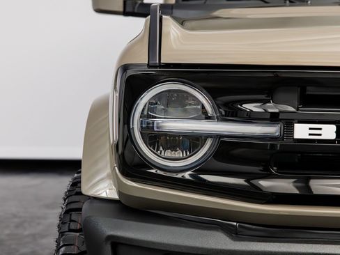 Used 2025 Ford Bronco Outer Banks AWD/4WD image 3