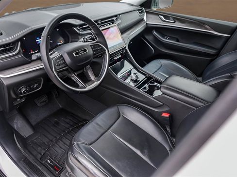 Used 2022 Jeep Grand Cherokee L Limited w/ Luxury Tech Group II image 8