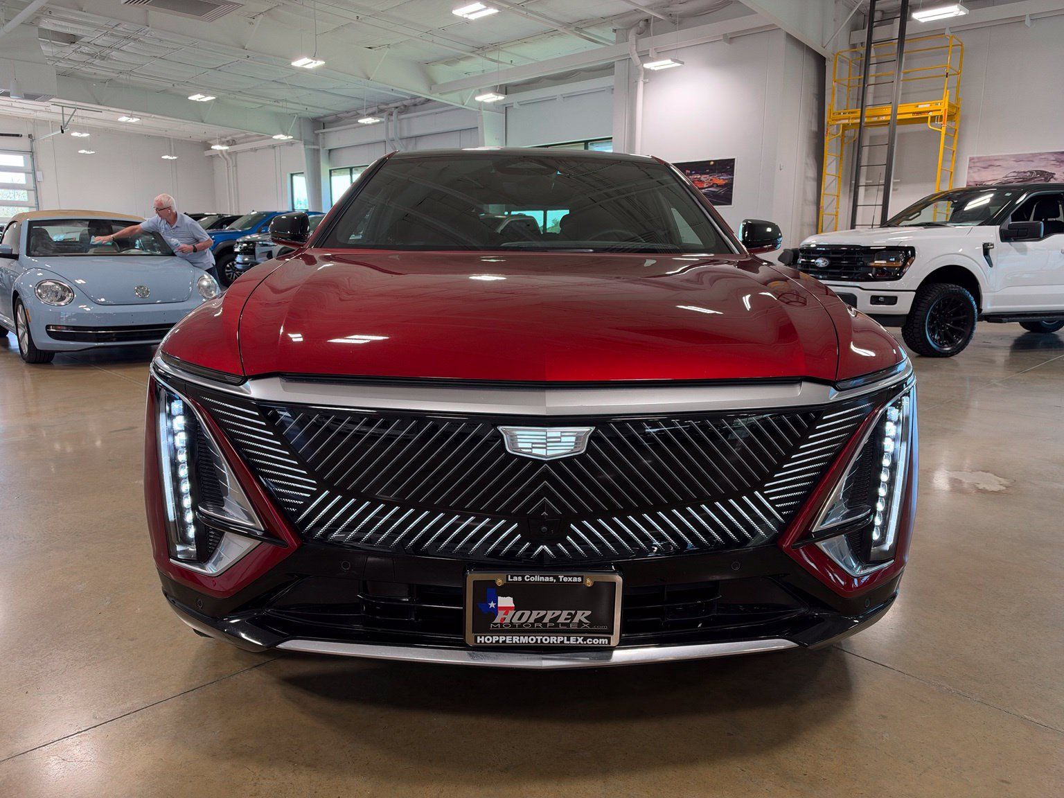 Used 2024 Cadillac Lyriq Luxury w/ LPO, Floor Liner Package AWD/4WD image 2