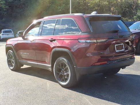 New 2025 Jeep Grand Cherokee Altitude image 3