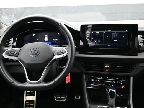Used 2025 Volkswagen Jetta Sport FWD image 6