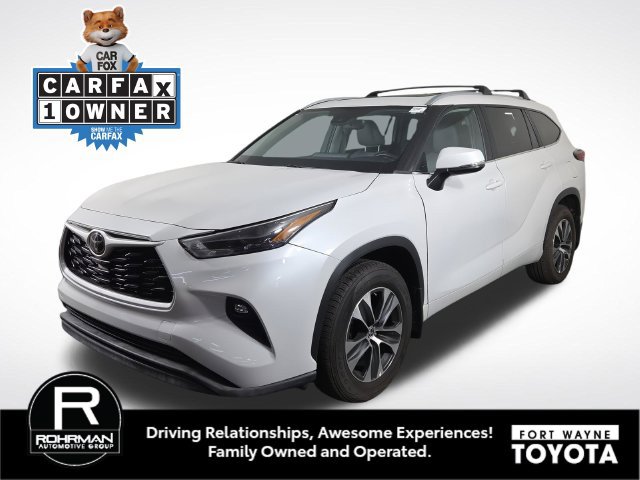 Used 2024 Toyota Highlander XLE AWD/4WD image 1