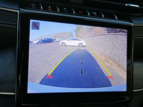 Used 2024 Jeep Grand Cherokee L Limited w/ Black Appearance Package image 21