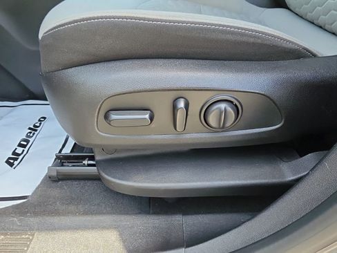 Certified 2018 Chevrolet Equinox LT AWD/4WD image 24