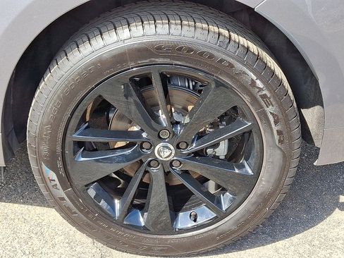 Certified 2025 Jaguar F-PACE R-Dynamic S image 9