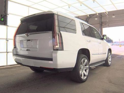 Used 2020 Cadillac Escalade Luxury image 8