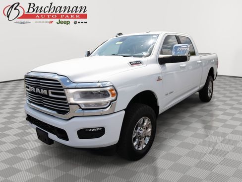 Used 2024 RAM 2500 Laramie AWD/4WD image 1