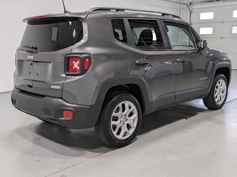 Used 2018 Jeep Renegade Latitude AWD/4WD image 8