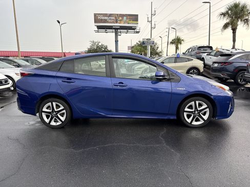 Used 2018 Toyota Prius Four Touring w/ Premium Convenience Package FWD image 3