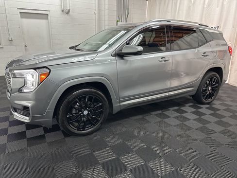 Used 2024 GMC Terrain Denali w/ Denali Premium Package AWD/4WD image 2
