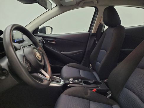 Used 2019 Toyota Yaris LE image 17