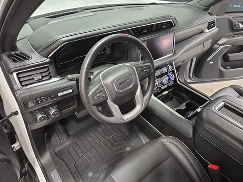 Used 2022 GMC Yukon XL Denali AWD/4WD image 17