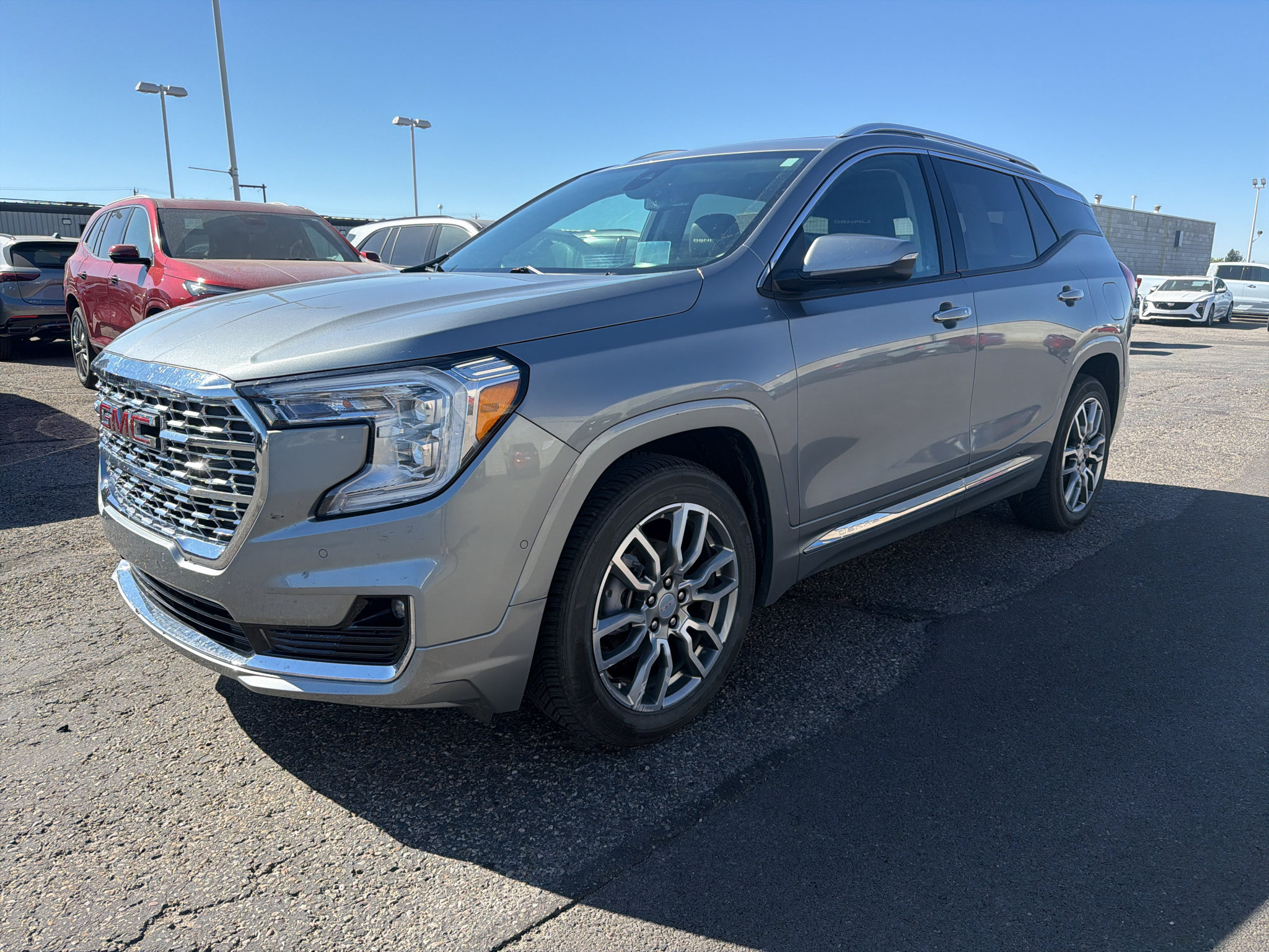 Used 2023 GMC Terrain Denali AWD/4WD image 1