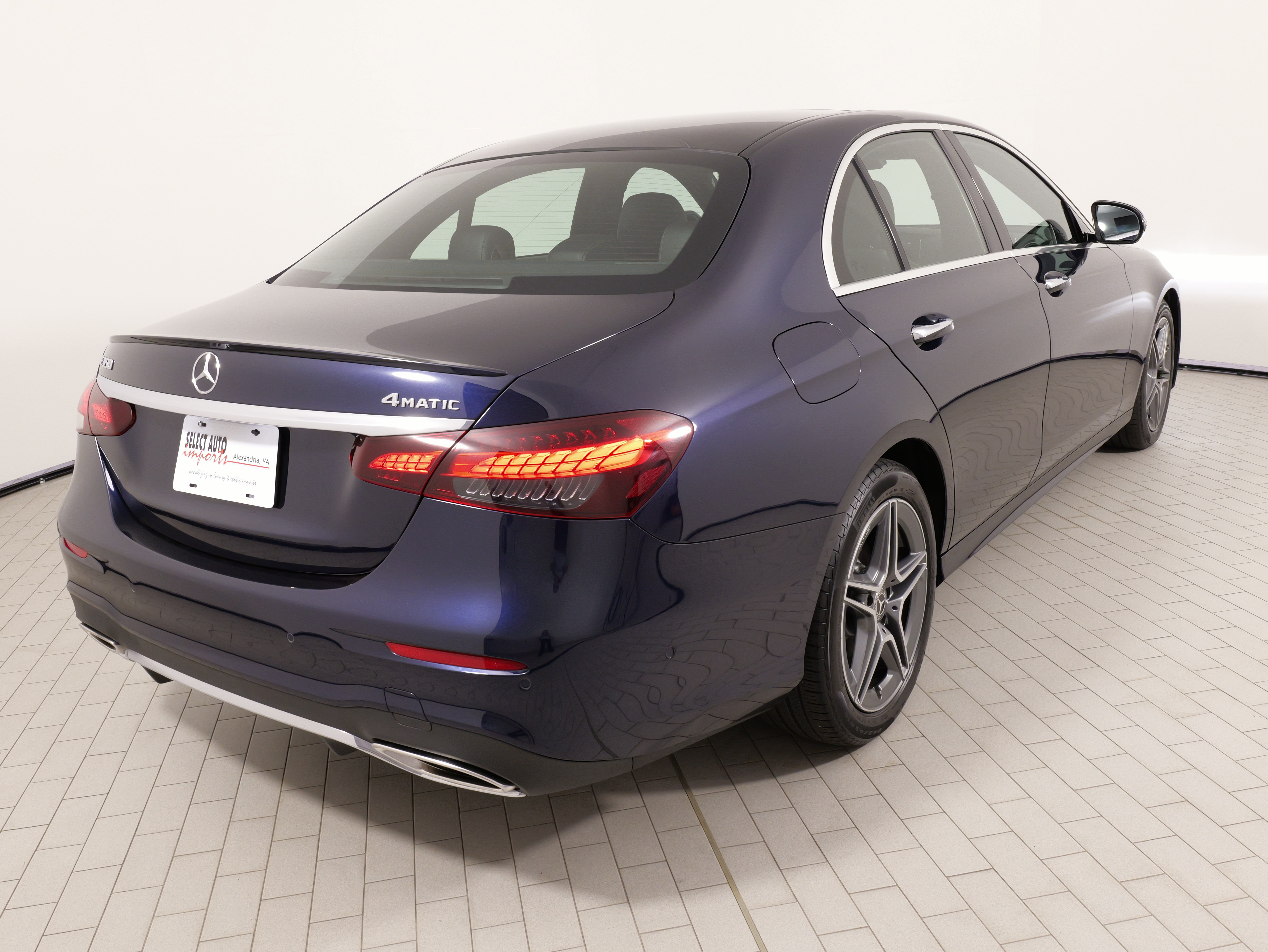 Used 2023 Mercedes-Benz E 350 4MATIC Sedan image 12