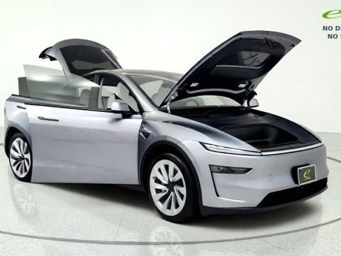 Used 2026 Tesla Model Y AWD image 11