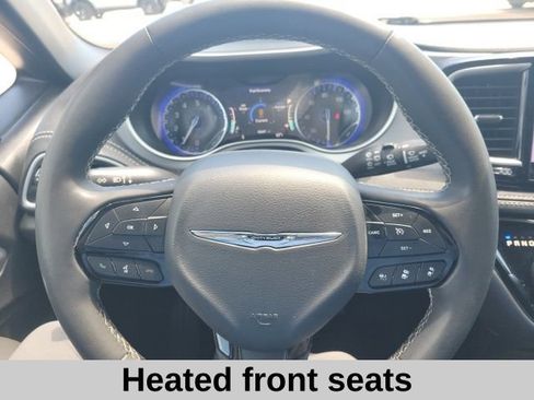 Used 2024 Chrysler Pacifica Touring FWD image 13