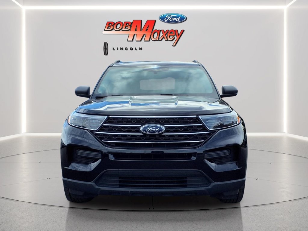Used 2024 Ford Explorer XLT AWD/4WD image 2