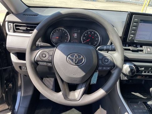 Used 2021 Toyota RAV4 LE AWD/4WD image 16