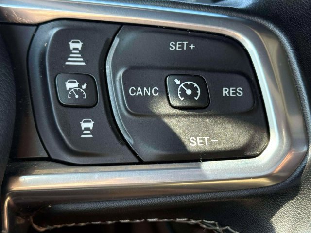 Used 2019 Jeep Wrangler Unlimited Sahara AWD/4WD image 23