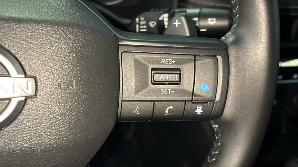 Used 2025 Nissan Rogue SV FWD image 17