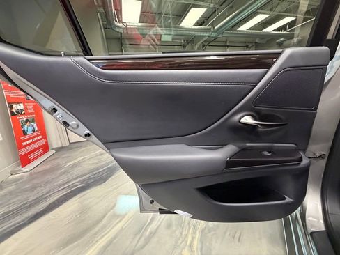 Used 2019 Lexus ES 300h 300h Luxury w/ Premium Package image 49