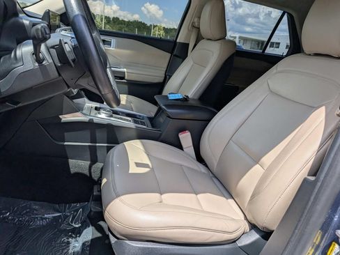 Used 2020 Ford Explorer XLT w/ Equipment Group 202A RWD image 13