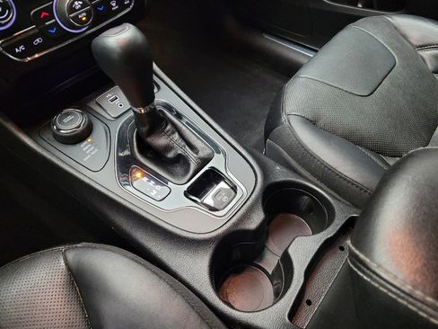 Used 2019 Jeep Cherokee Limited AWD/4WD image 26