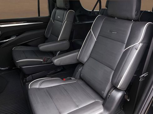 Certified 2025 Cadillac Escalade ESV Premium Luxury image 26